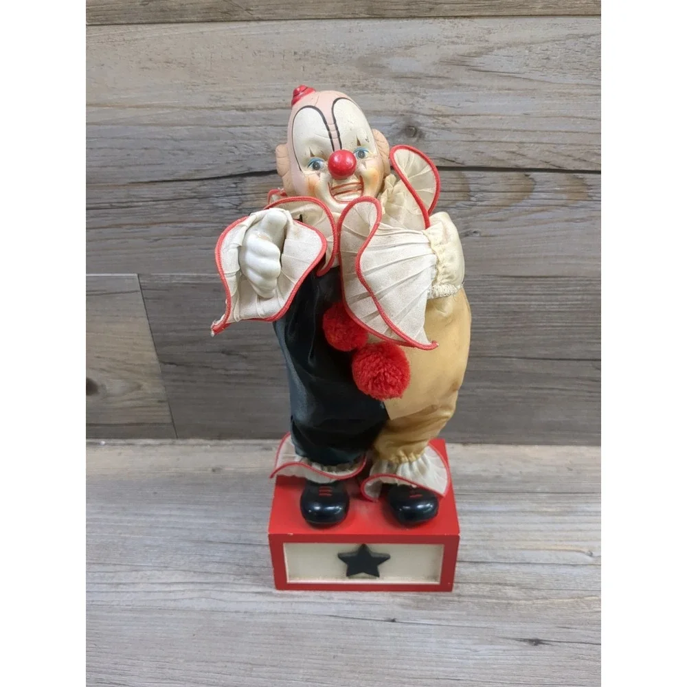Price‎ Products Porcelain wind up 12 inch Clown Music Box